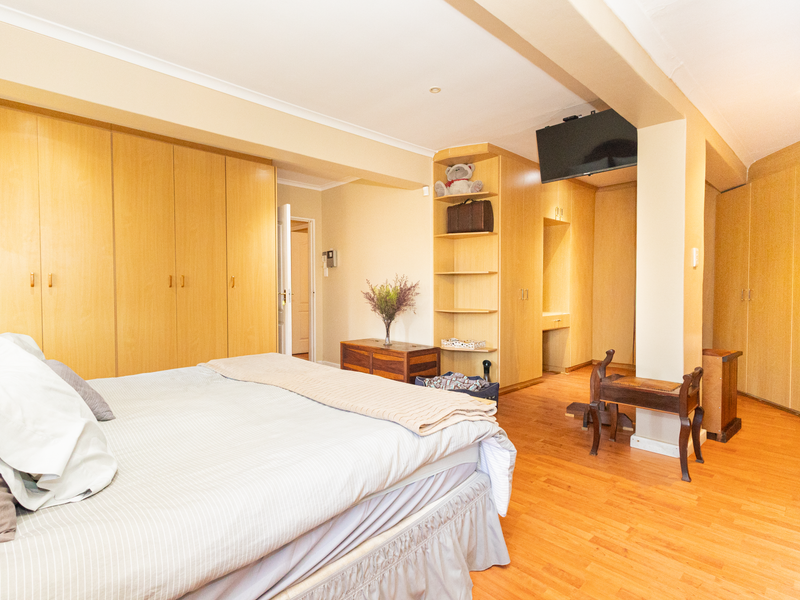Spacious Family Living & Entertainer’s Dream in D’urbanvale - Photo 8