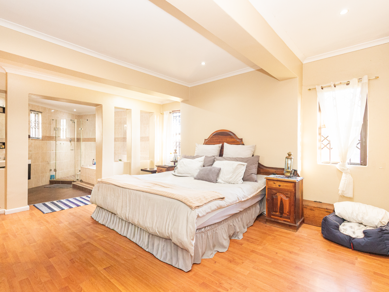 Spacious Family Living & Entertainer’s Dream in D’urbanvale - Photo 7
