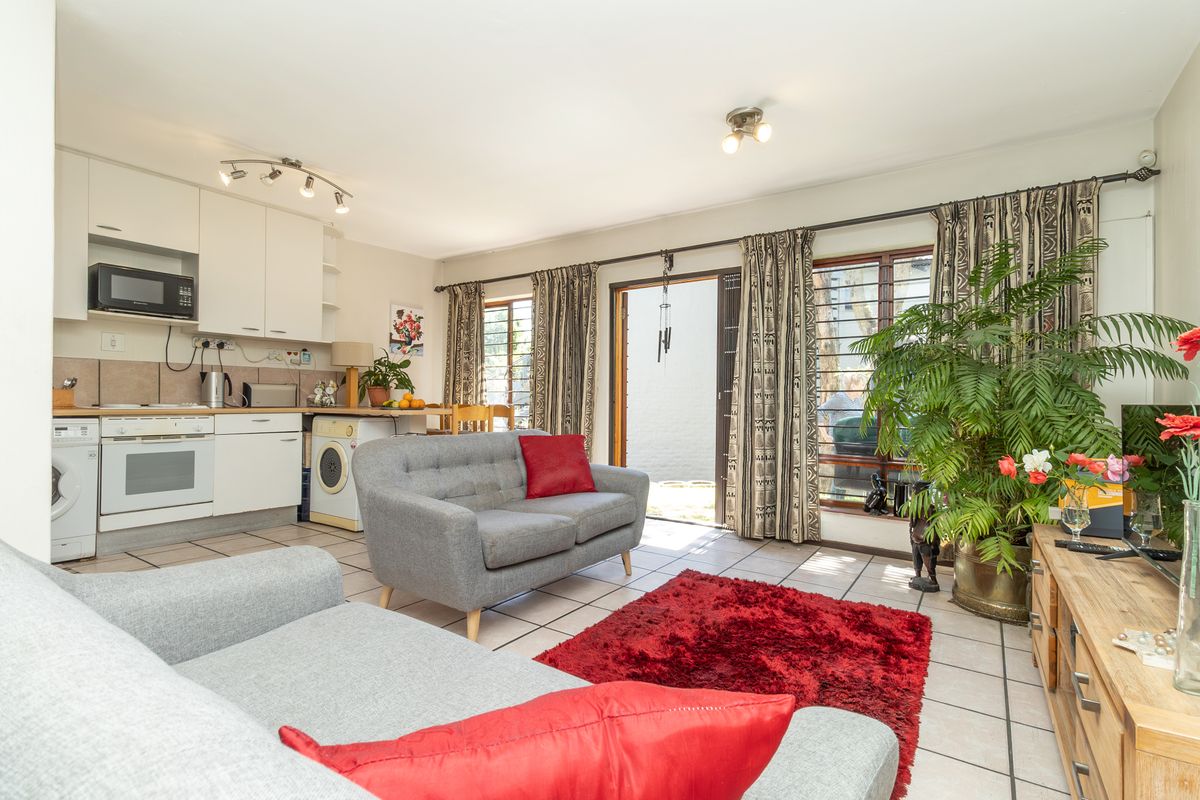Stunning 1-bedroom apartment in Paulshof, Sandton—modern living with convenience and style awaits! - Photo 2