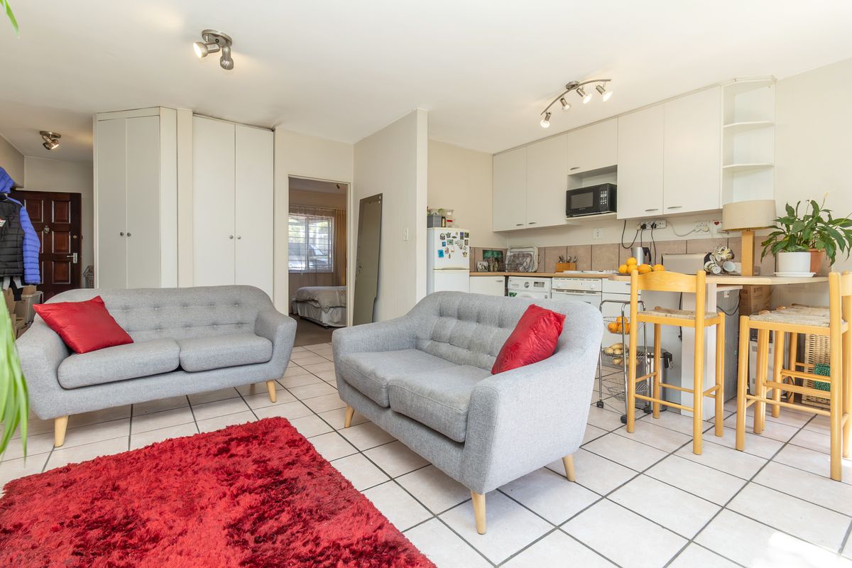 Stunning 1-bedroom apartment in Paulshof, Sandton—modern living with convenience and style awaits! - Photo 3