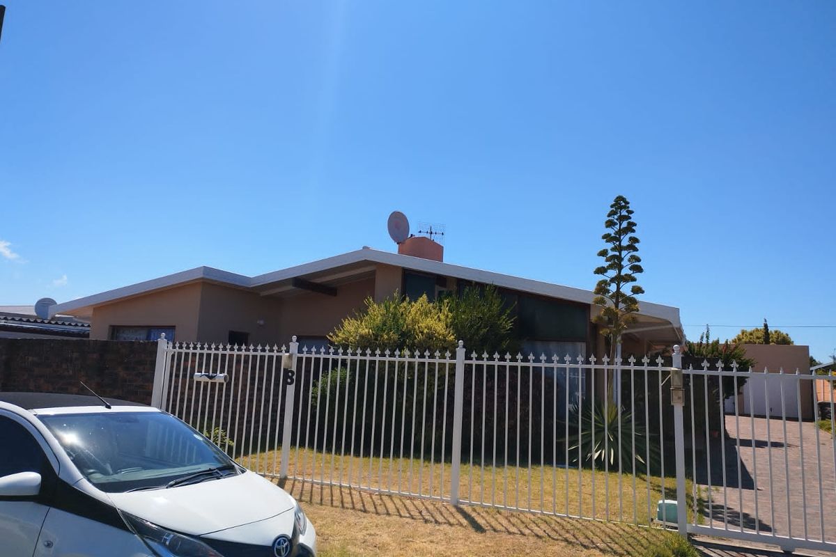 Spacious 4-Bed Family Home to Rent in Strand – Pet Friendly! - Photo 2
