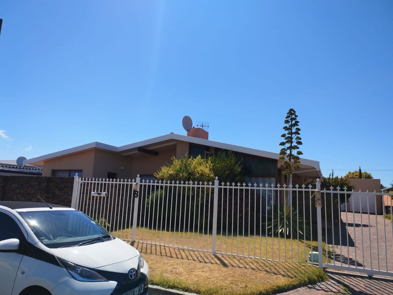 Spacious 4-Bed Family Home to Rent in Strand – Pet Friendly! - Photo 2