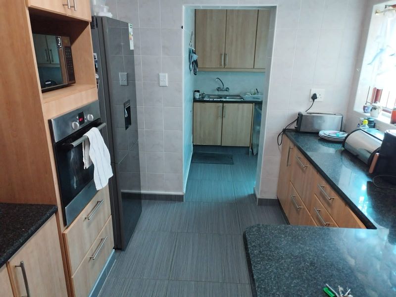 Spacious 4-Bed Family Home to Rent in Strand – Pet Friendly! - Photo 8