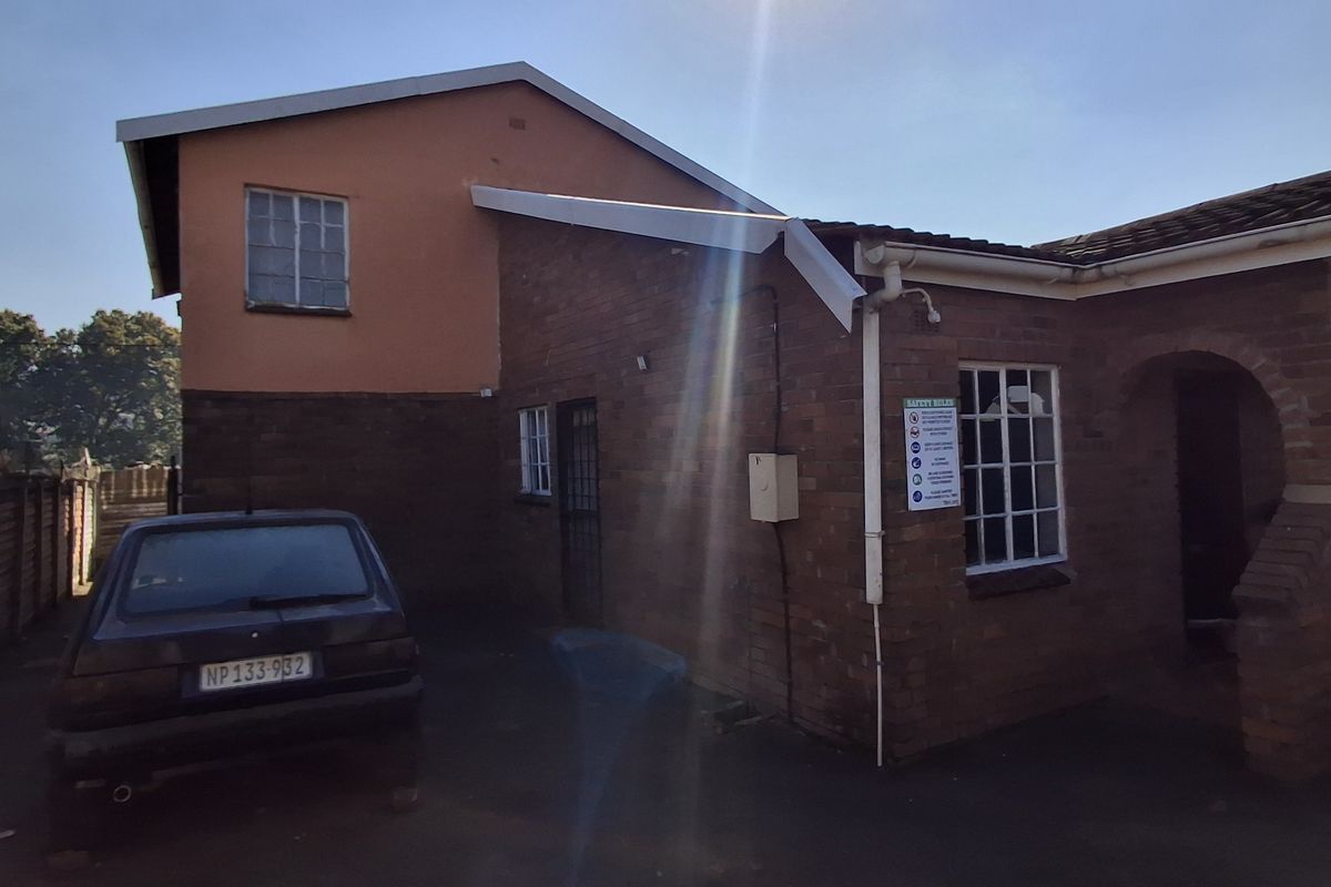 5 Bedroom home - Photo 2