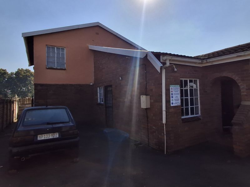 5 Bedroom home - Photo 2