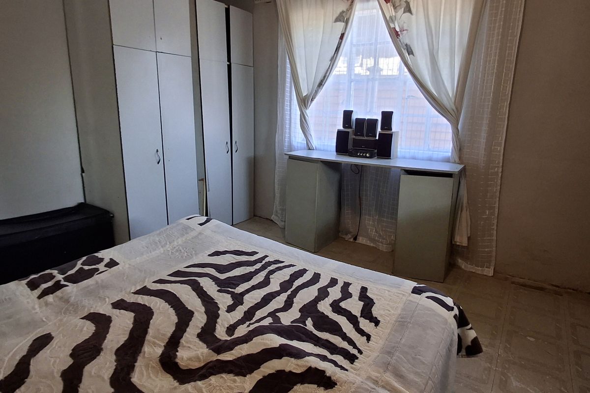 5 Bedroom home - Photo 4