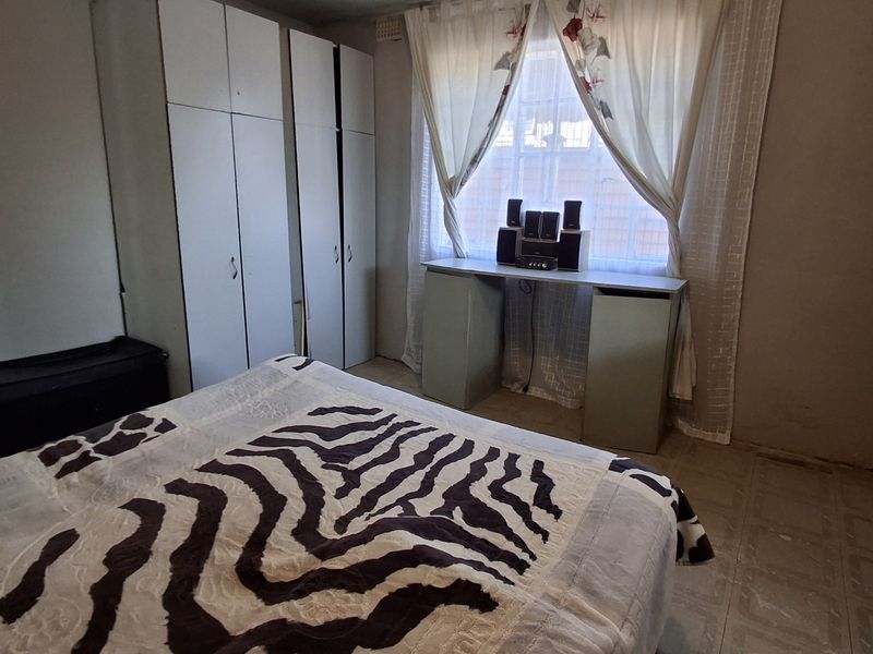 5 Bedroom home - Photo 4
