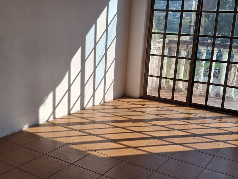 5 Bedroom home - Photo 3