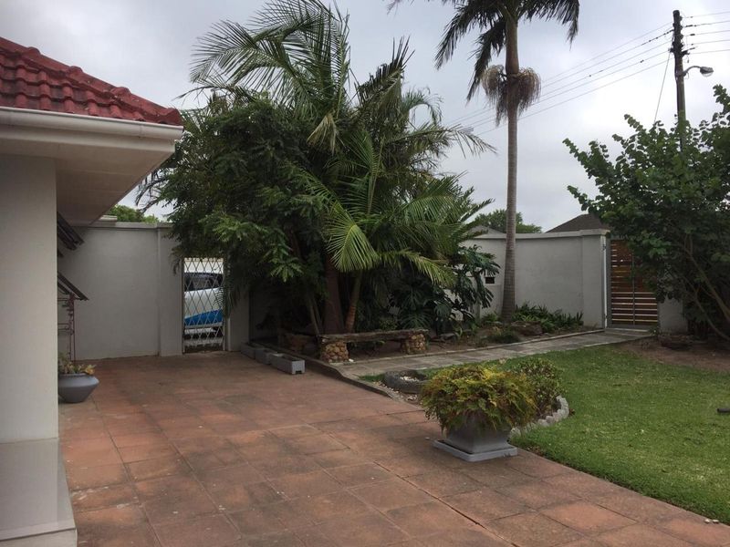 Elegant Family Living in the Heart of Beacon Bay - available 1st July 2026 - Photo 3