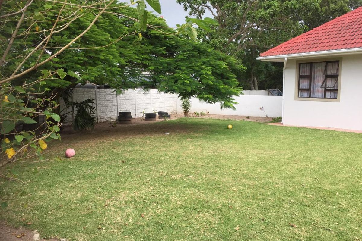 Elegant Family Living in the Heart of Beacon Bay - available 1st July 2026 - Photo 4