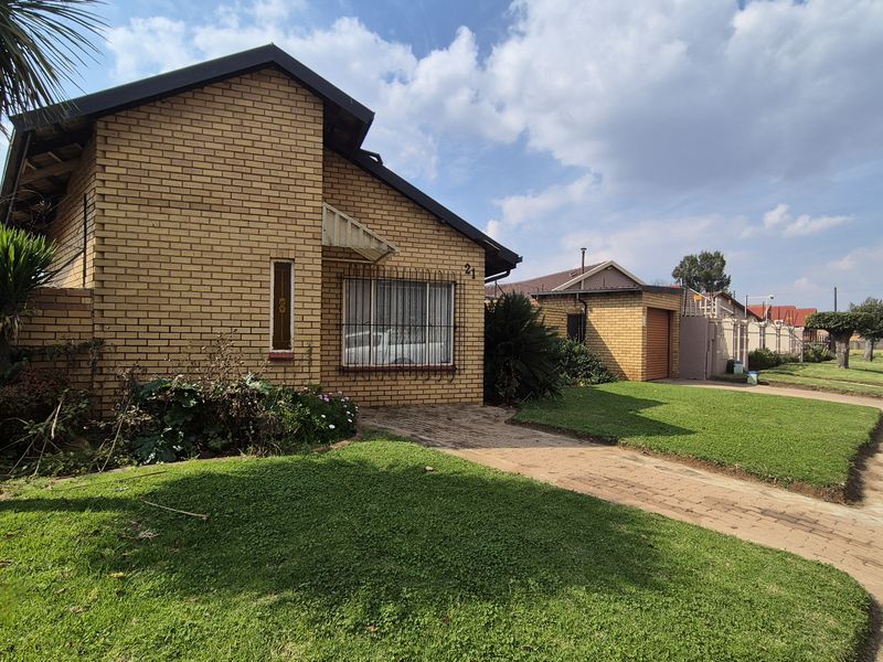 Family home In Bakerton - Photo 2