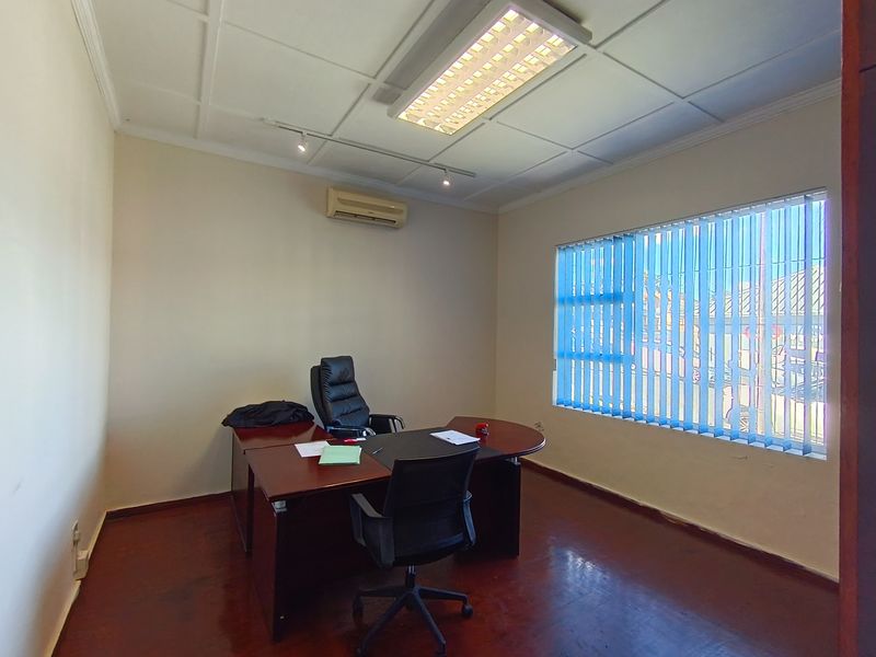 Offices on Perfect location - Photo 8