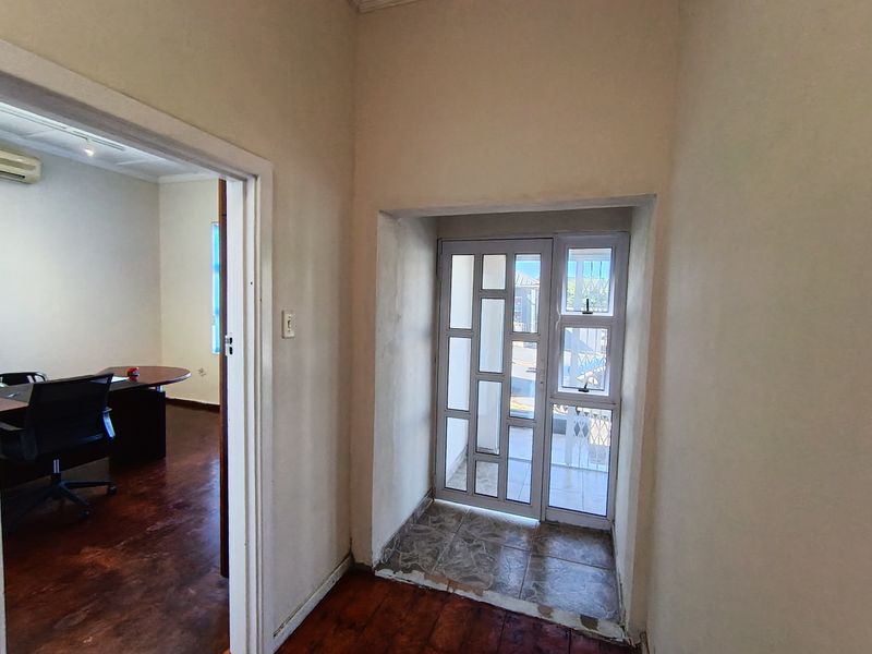 Offices on Perfect location - Photo 7