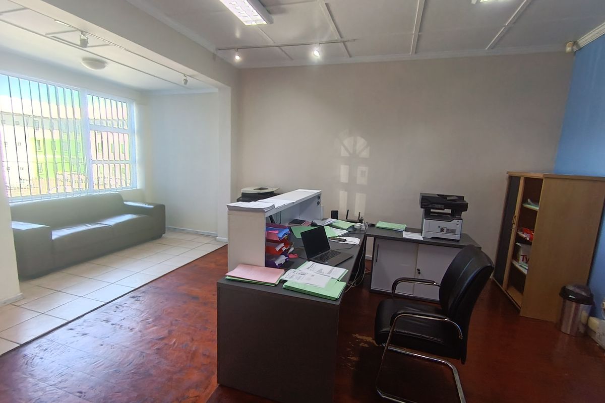 Offices on Perfect location - Photo 4