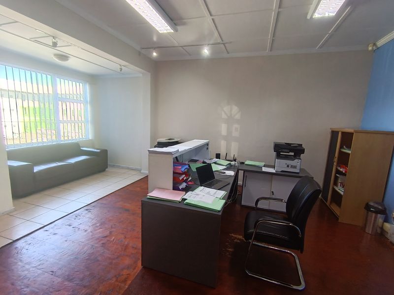 Offices on Perfect location - Photo 4