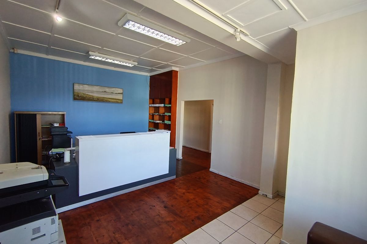 Offices on Perfect location - Photo 5