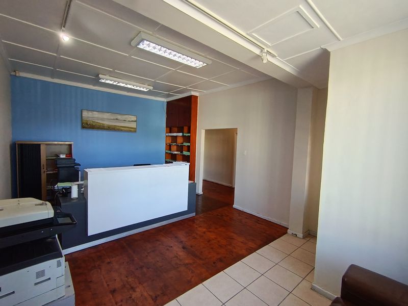 Offices on Perfect location - Photo 5