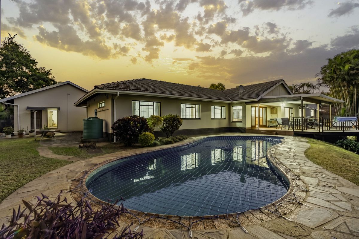Pristine, Polished and Ready to Impress! Modern Luxury Auction In Prime Cowies Hill - Photo 2