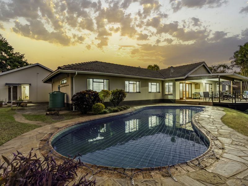 Pristine, Polished and Ready to Impress! Modern Luxury Auction In Prime Cowies Hill - Photo 2
