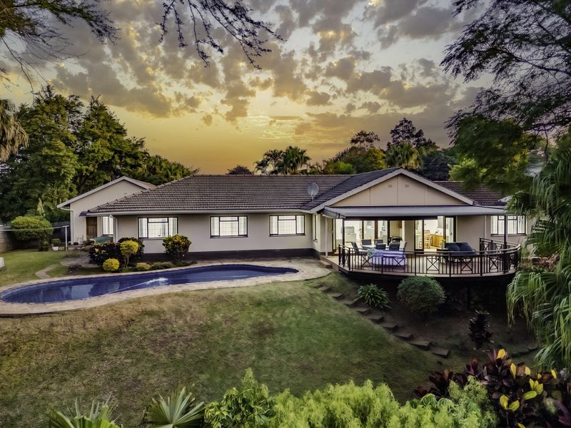 Pristine, Polished and Ready to Impress! Modern Luxury Auction In Prime Cowies Hill - Photo 1