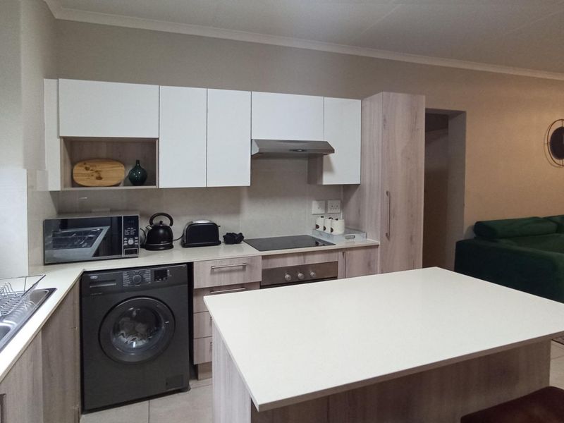 Modern 2 Bed, 1 Bath Unit for Sale in heart of Noordhang - Photo 2