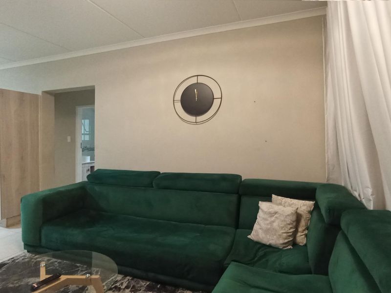 Modern 2 Bed, 1 Bath Unit for Sale in heart of Noordhang - Photo 5