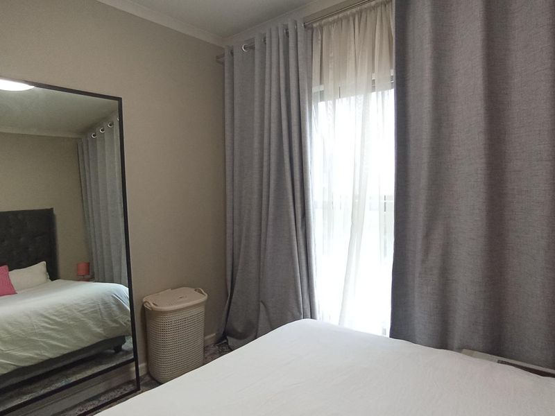 Modern 2 Bed, 1 Bath Unit for Sale in heart of Noordhang - Photo 9