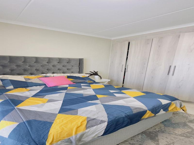 Modern 2 Bed, 1 Bath Unit for Sale in heart of Noordhang - Photo 8