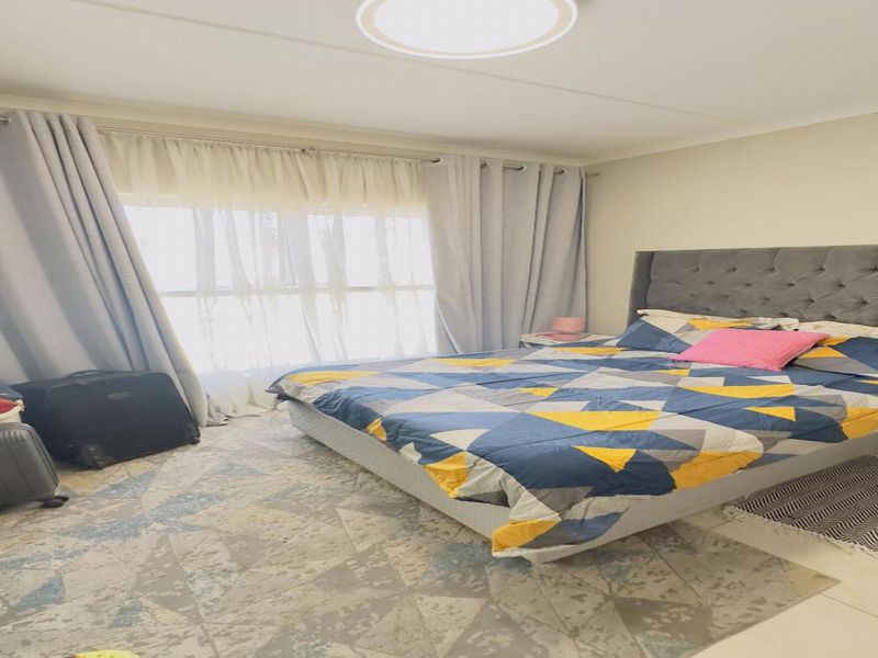 Modern 2 Bed, 1 Bath Unit for Sale in heart of Noordhang - Photo 7