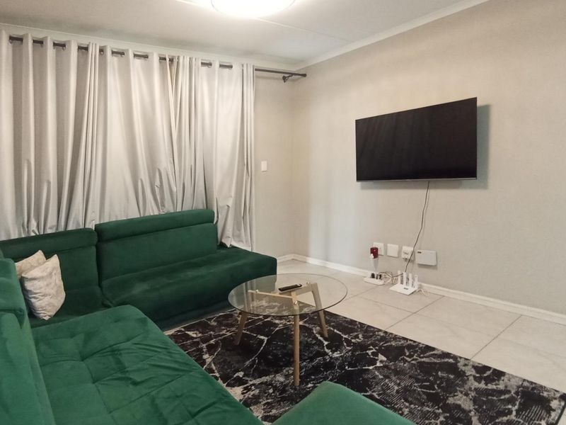 Modern 2 Bed, 1 Bath Unit for Sale in heart of Noordhang - Photo 4