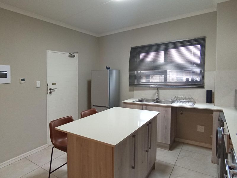 Modern 2 Bed, 1 Bath Unit for Sale in heart of Noordhang - Photo 3