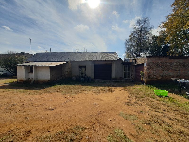 Prime Commercial Investment with Residential Income & Expansion Potential - Photo 7