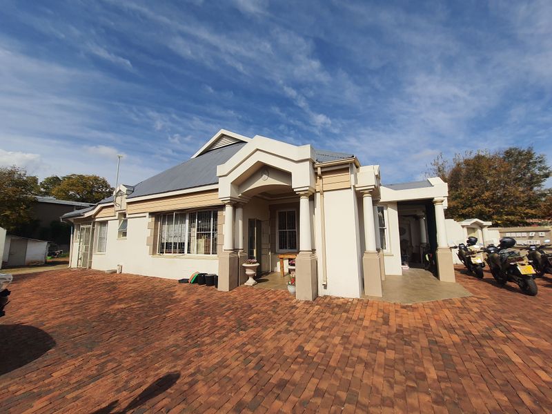 Prime Commercial Investment with Residential Income & Expansion Potential - Photo 2