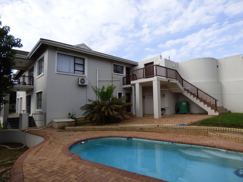 North-facing 3 bedroom home over-looking the Kowie River - Photo 3