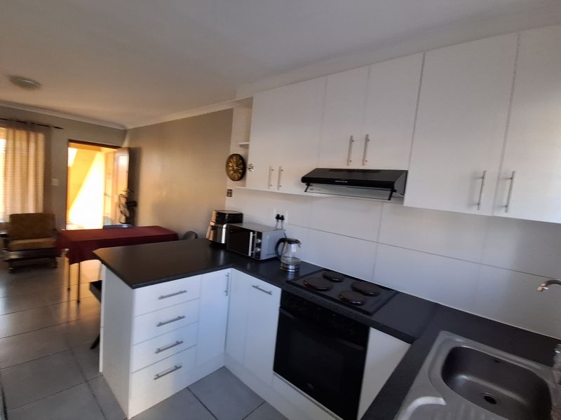 Apartment Rental Monthly In Brackenfell - Photo 3