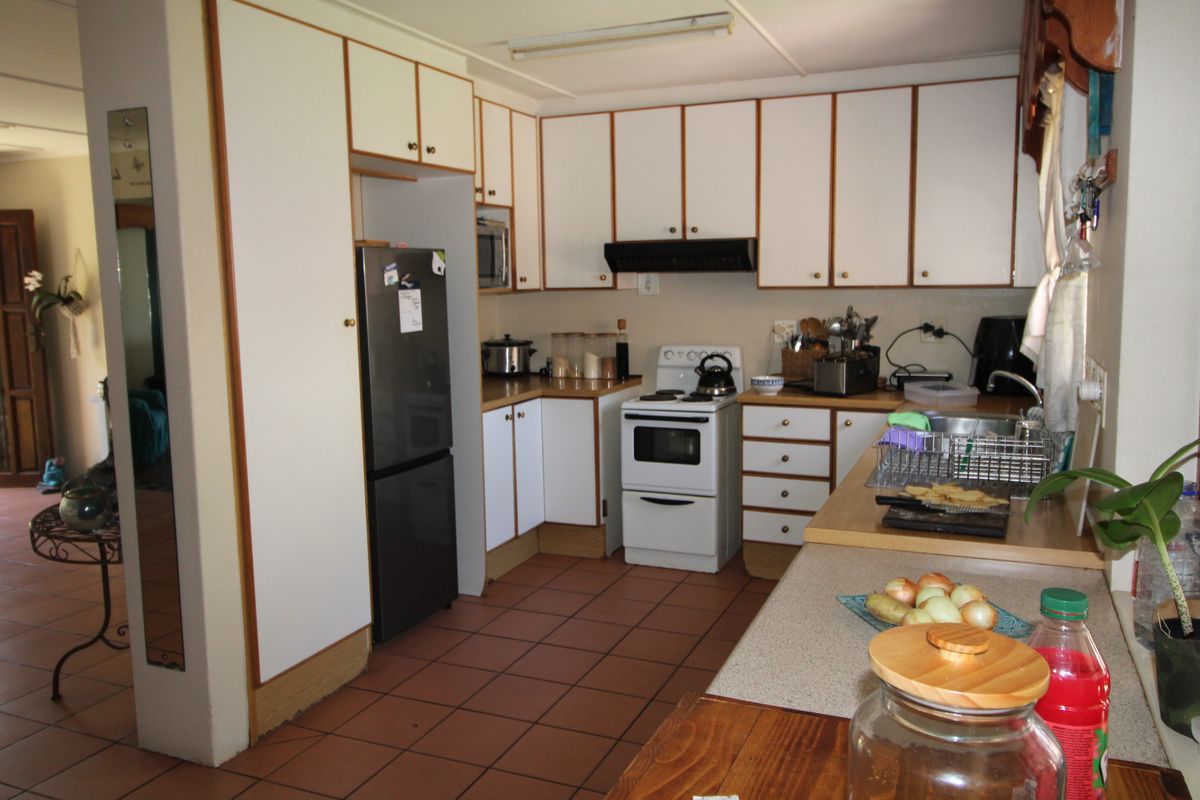 3 Bedroom home for sale in Gonubie - Photo 3