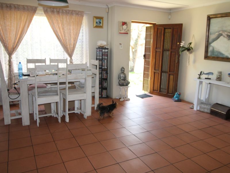 3 Bedroom home for sale in Gonubie - Photo 8