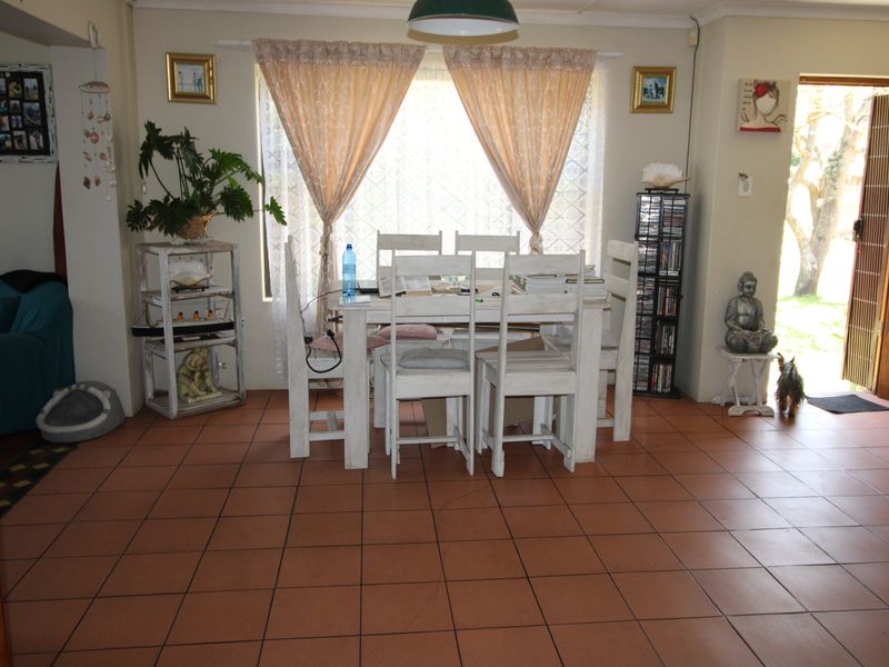 3 Bedroom home for sale in Gonubie - Photo 6