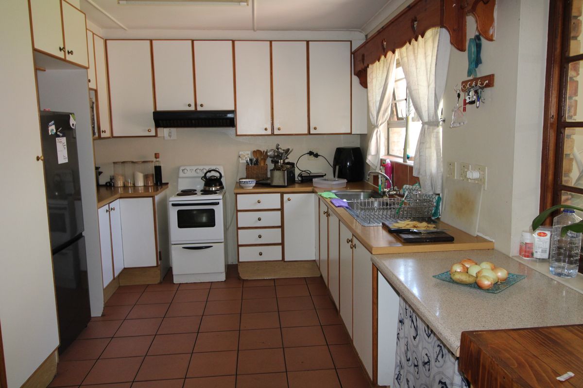 3 Bedroom home for sale in Gonubie - Photo 4