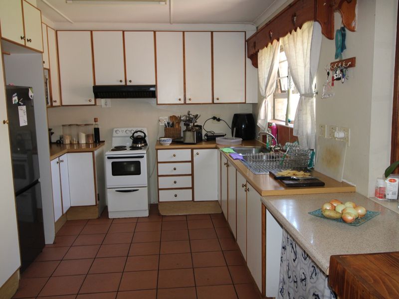 3 Bedroom home for sale in Gonubie - Photo 4