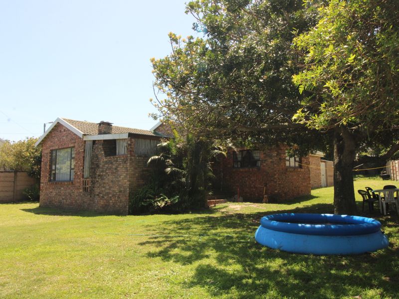 3 Bedroom home for sale in Gonubie - Photo 1