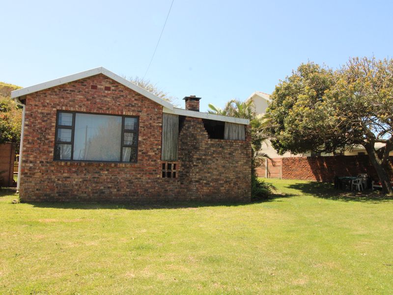3 Bedroom home for sale in Gonubie - Photo 2