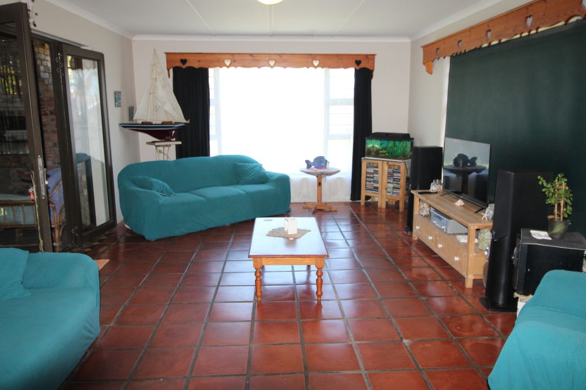 3 Bedroom home for sale in Gonubie - Photo 5