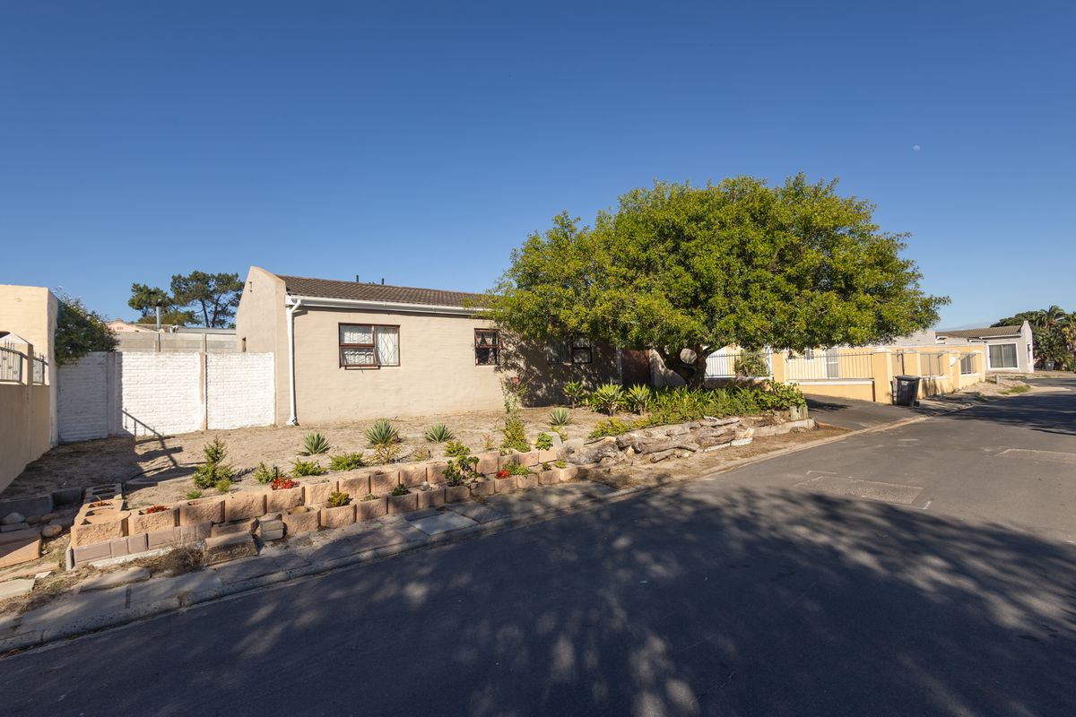 Charming 3 Bedroom Home For Sale - Photo 3
