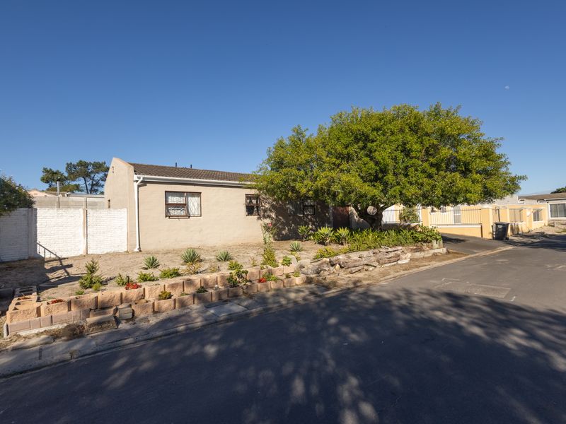 Charming 3 Bedroom Home For Sale - Photo 3