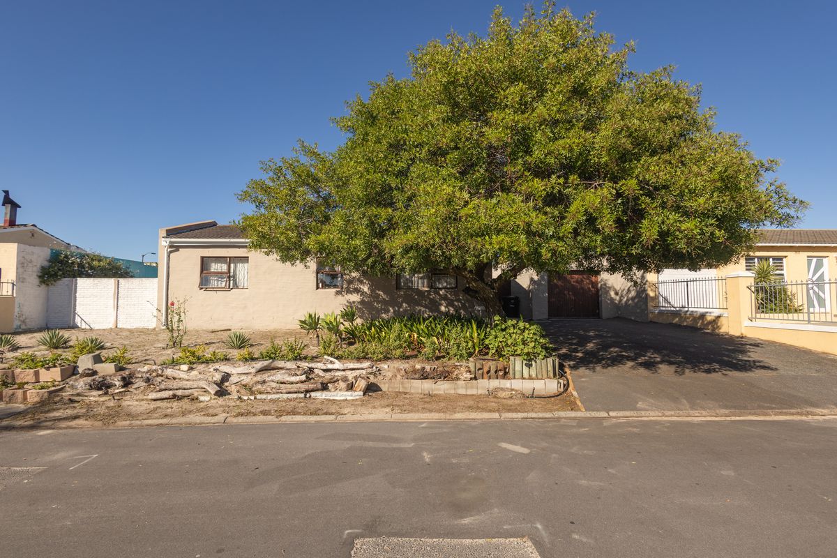Charming 3 Bedroom Home For Sale - Photo 2
