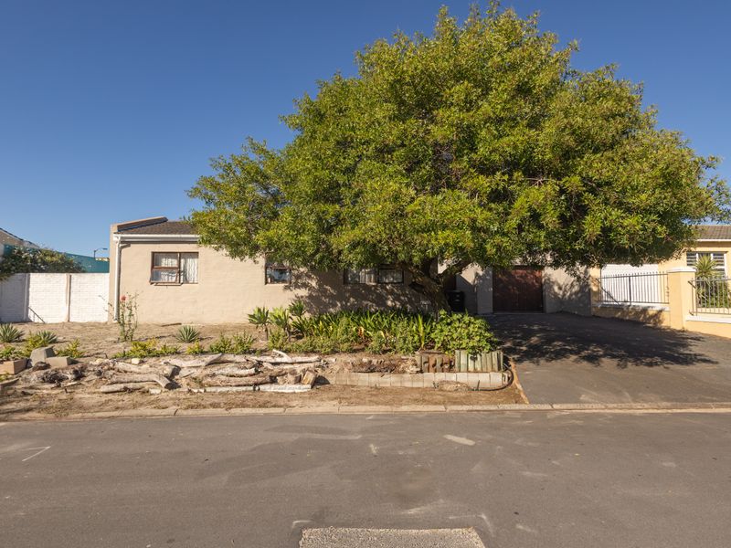 Charming 3 Bedroom Home For Sale - Photo 2