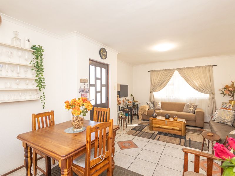 Charming 3 Bedroom Home For Sale - Photo 10