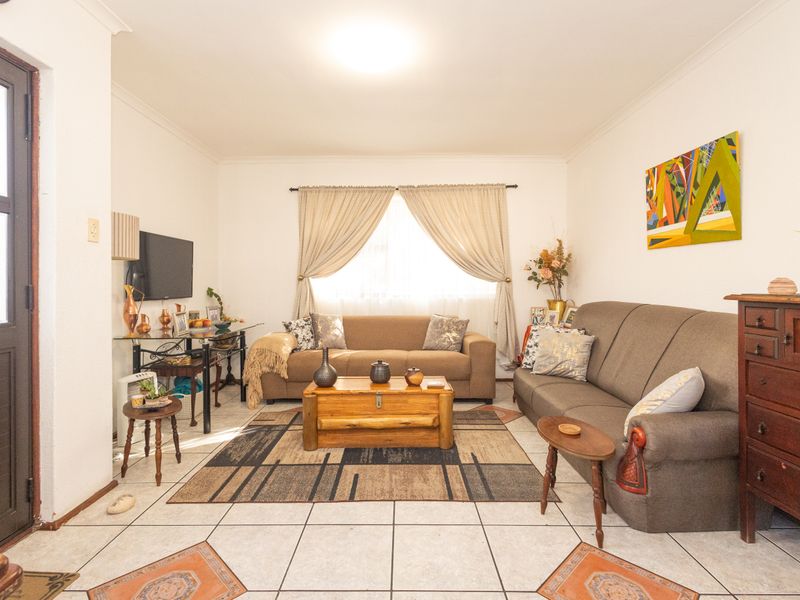 Charming 3 Bedroom Home For Sale - Photo 9