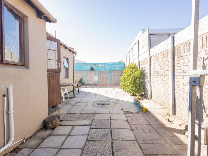 Charming 3 Bedroom Home For Sale - Photo 7
